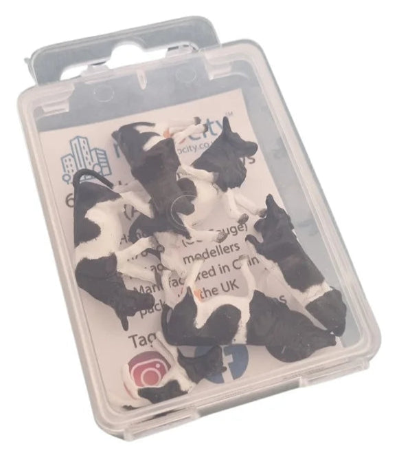 1:76 Scale Black & White Cows Figures (Pack of 6)