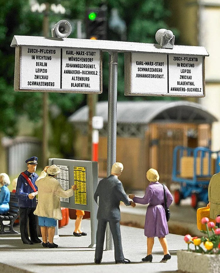 BUS1623 Train station decoration set