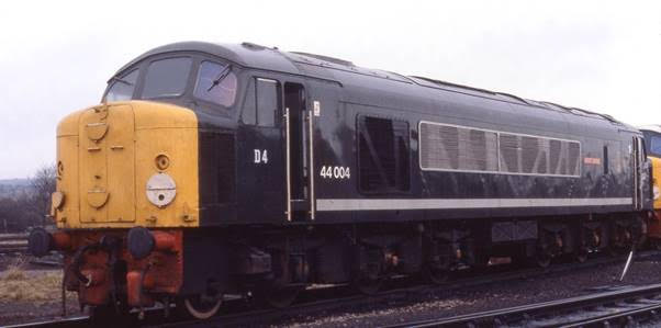 Class 44 'Cross Fell' BR Economy Green D5 (Small Yellow Panels) Diesel Locomotive