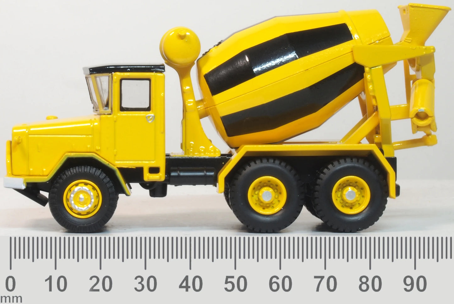 AEC 690 Cement Mixer Yellow/Black