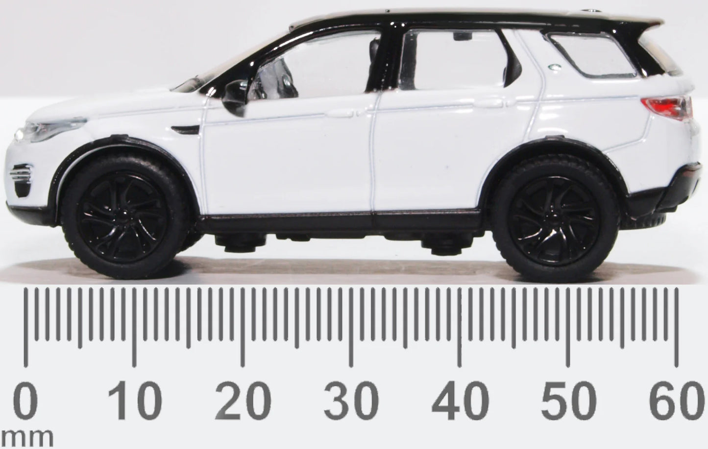 Land Rover Discovery Sport Fuji White