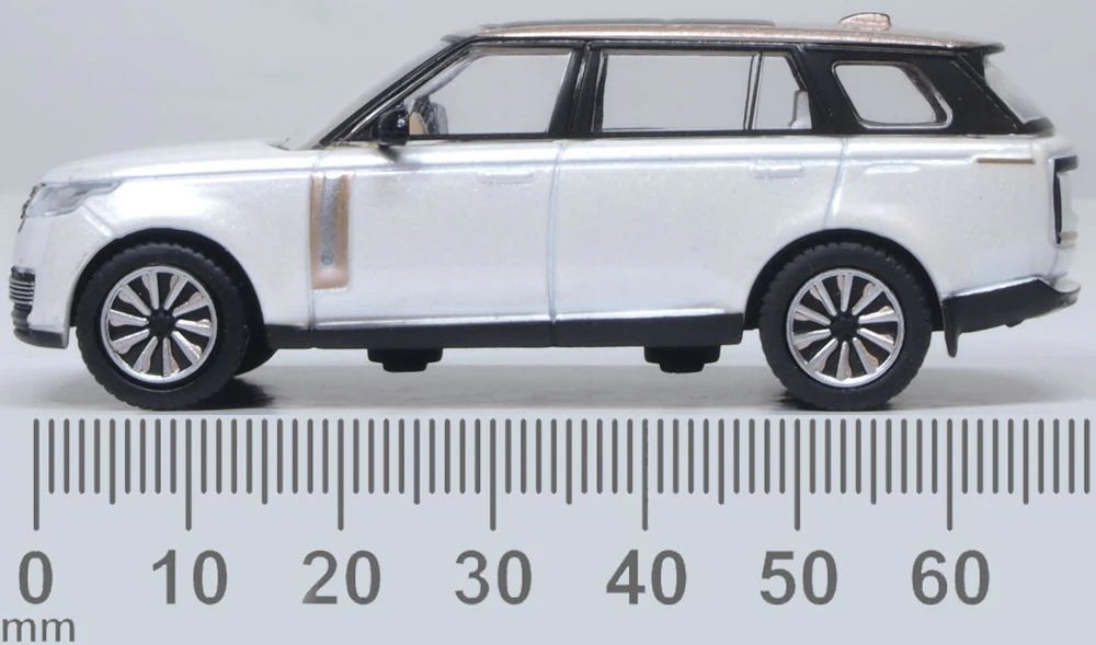 Range Rover L460 LWB SV Ice White/Corinthian Bronze