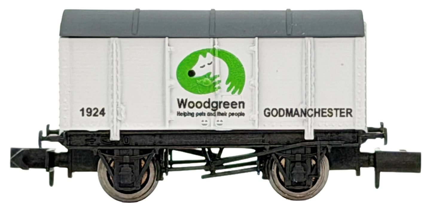 2F-013-123 Gunpowder Van Woodgreen Animal Charity
