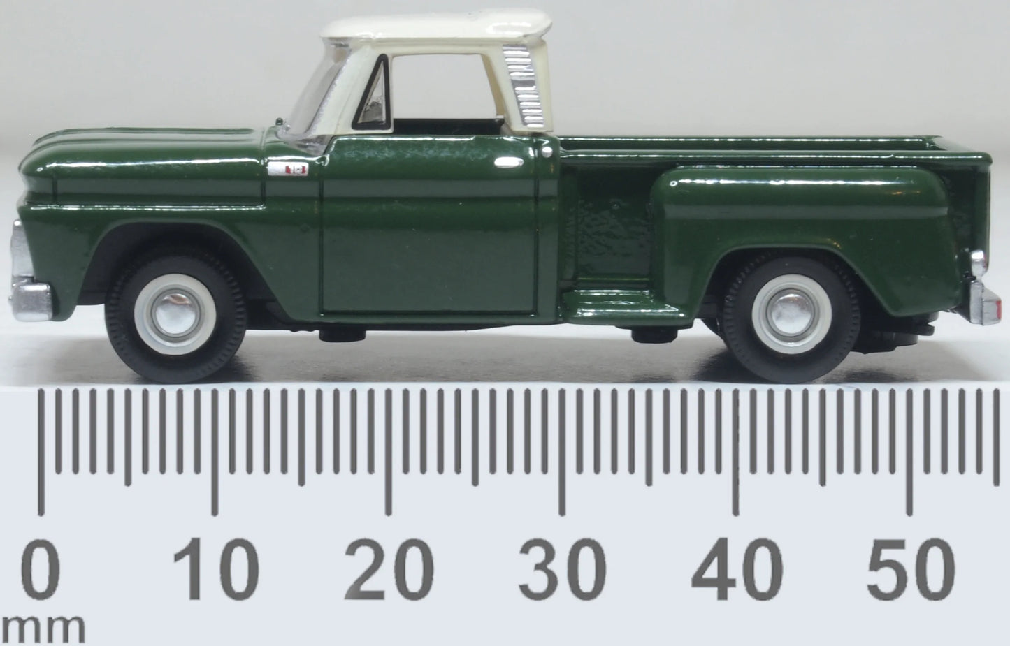 87CP65008 1965 Chevrolet Stepside Pickup Dark Green/Ivory
