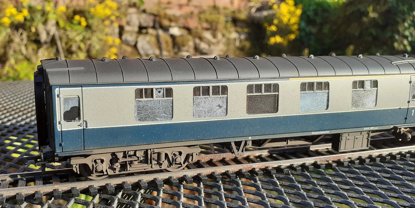 Smashed & shattered glass: BR mk1 passenger OO Gauge Waterslide Decals
