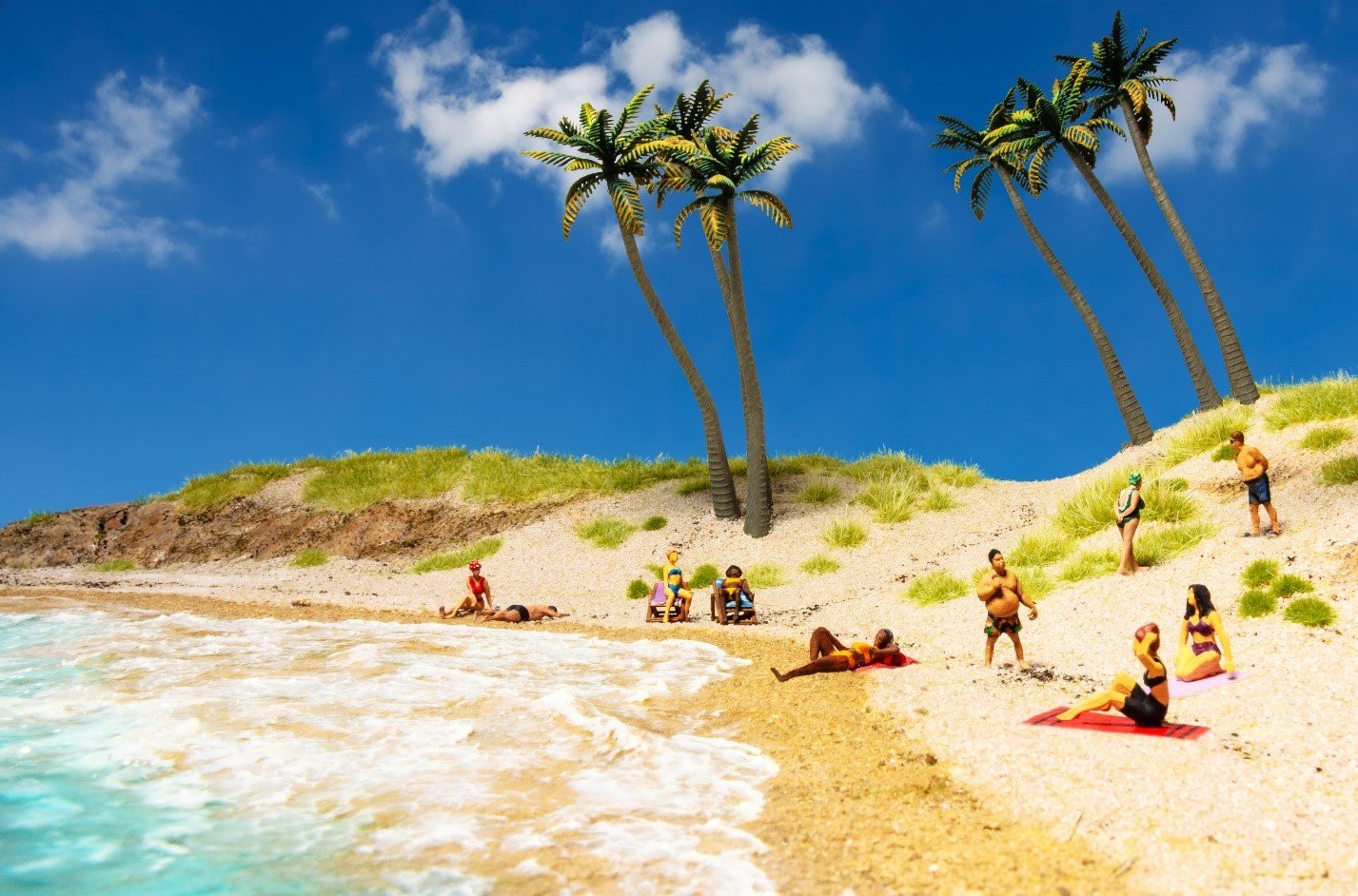 A1962 Scenic Accents - Beach Goers - HO Scale