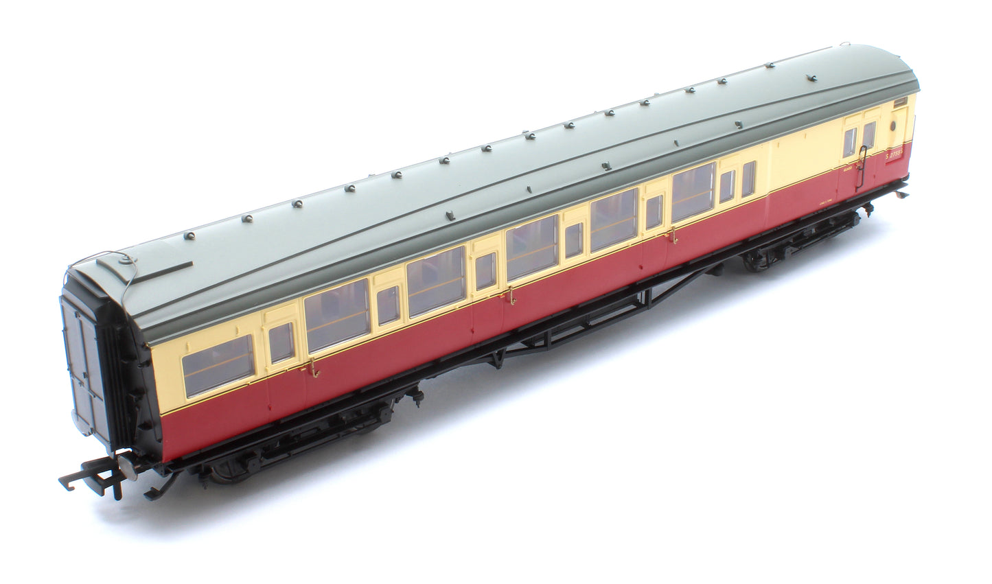 BR Maunsell Brake Third Class S2755S Set 226