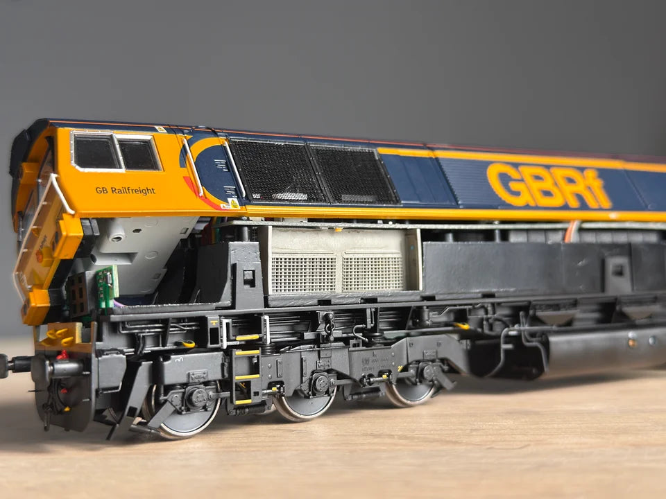 RRM176 OO Gauge 66 Engine Facade (2 Sides Pack) - Unpainted Model Kit