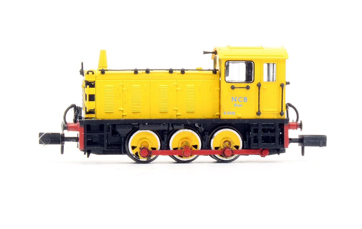 Pre-Owned 371-054 Class 04 Diesel Shunter D2332 'LLoyd' NCB Yellow
