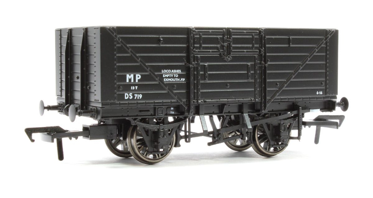 Southern Railway 8 Plank Open Wagon D1379 No.DS719, Motive Power Department black