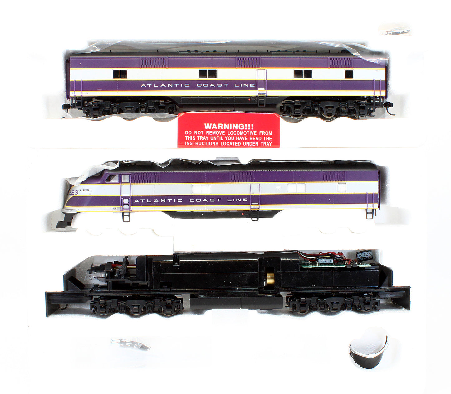 Pre-Owned E6 Diesel Locomotive Atlantic Coast Line - Road #523 W/Mars Light + E6B Locomotive - Road #753B