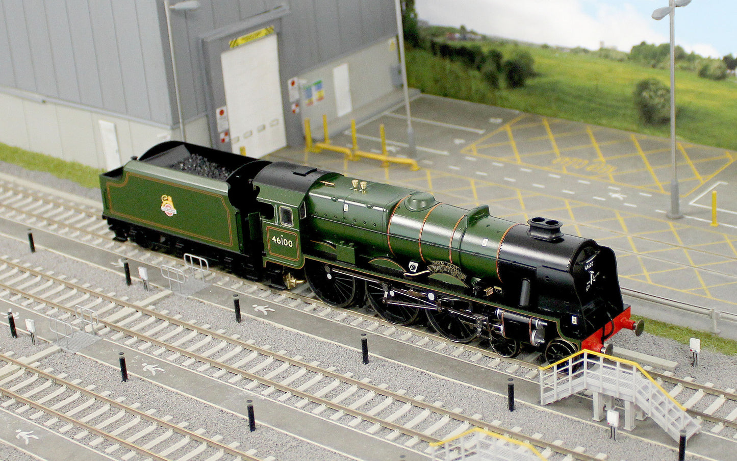 R30500 Class 7P 4-6-0 BR Green Early Emblem 46100 'Royal Scot' (One:One Collection) Steam Locomotive