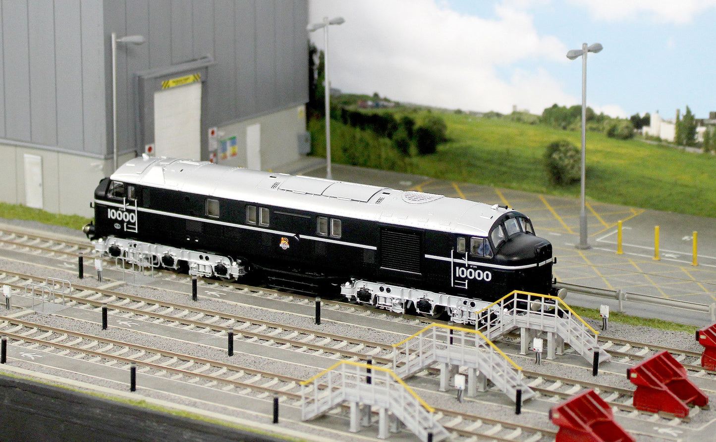 31-999A LMS 10000 BR Black (Early Emblem) Diesel Locomotive