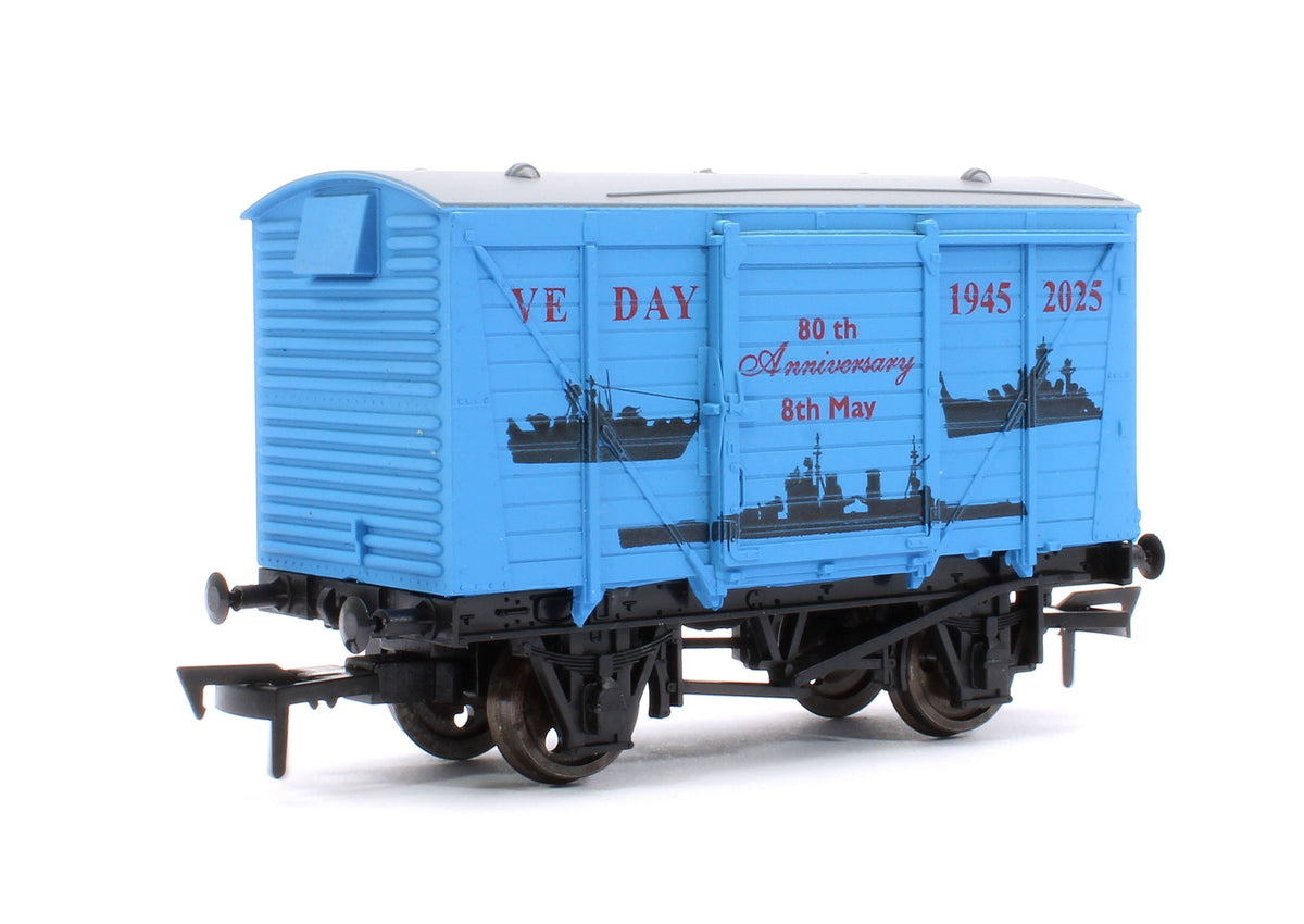 Pre-Owned Ventilated Van VE Day 80th Anniversary Navy