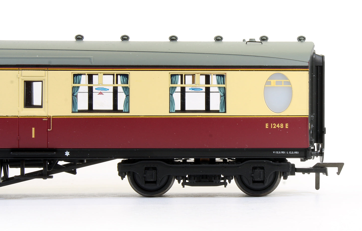Pre-Owned 34-411 Thompson Composite Corridor BR Crimson & Cream Coach E1248E
