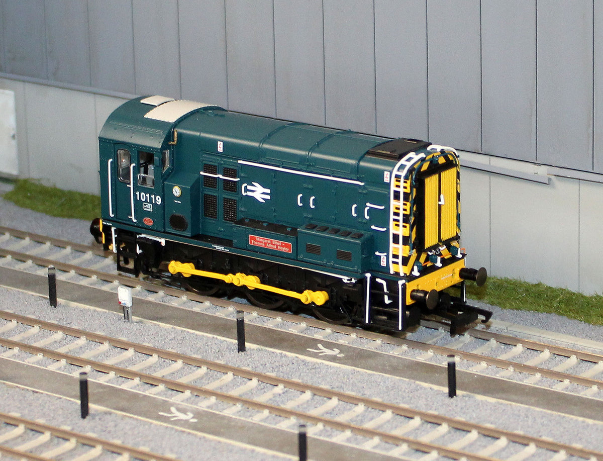 R30506 Class 10 BR Blue 10119 'Margaret Ethel-Thomas Alfred Naylor' Diesel Locomotive
