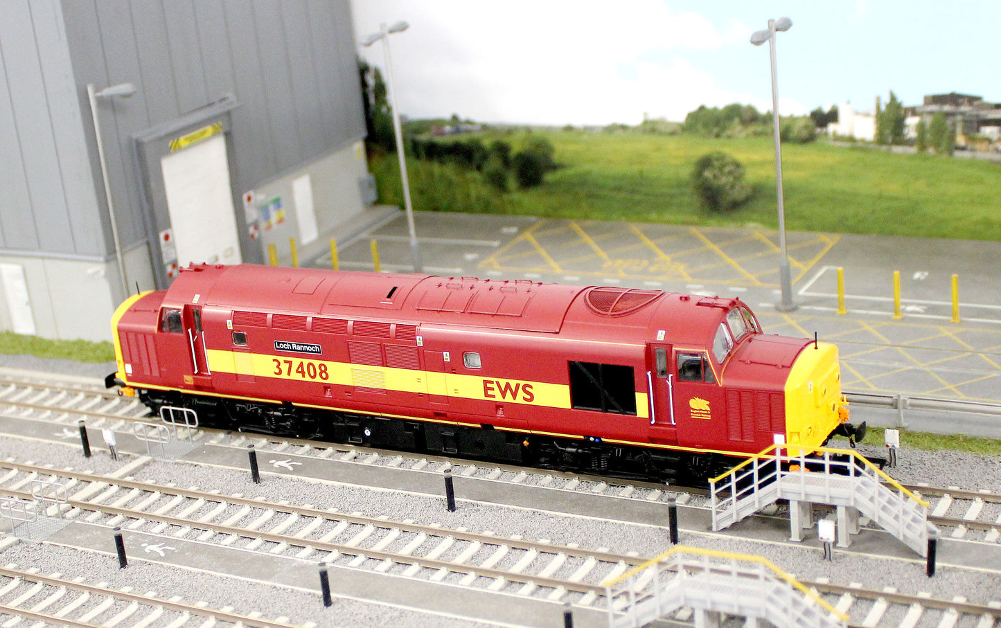ACC3160-DCC Class 37 Loch Rannoch EWS Maroon & Gold 37408 Diesel Locomotive - DCC Sound