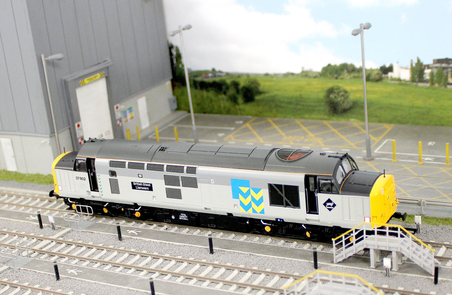 ACC3156 Class 37/9 37902 "British Steel Llanwern" Railfreight Metals Diesel Locomotive