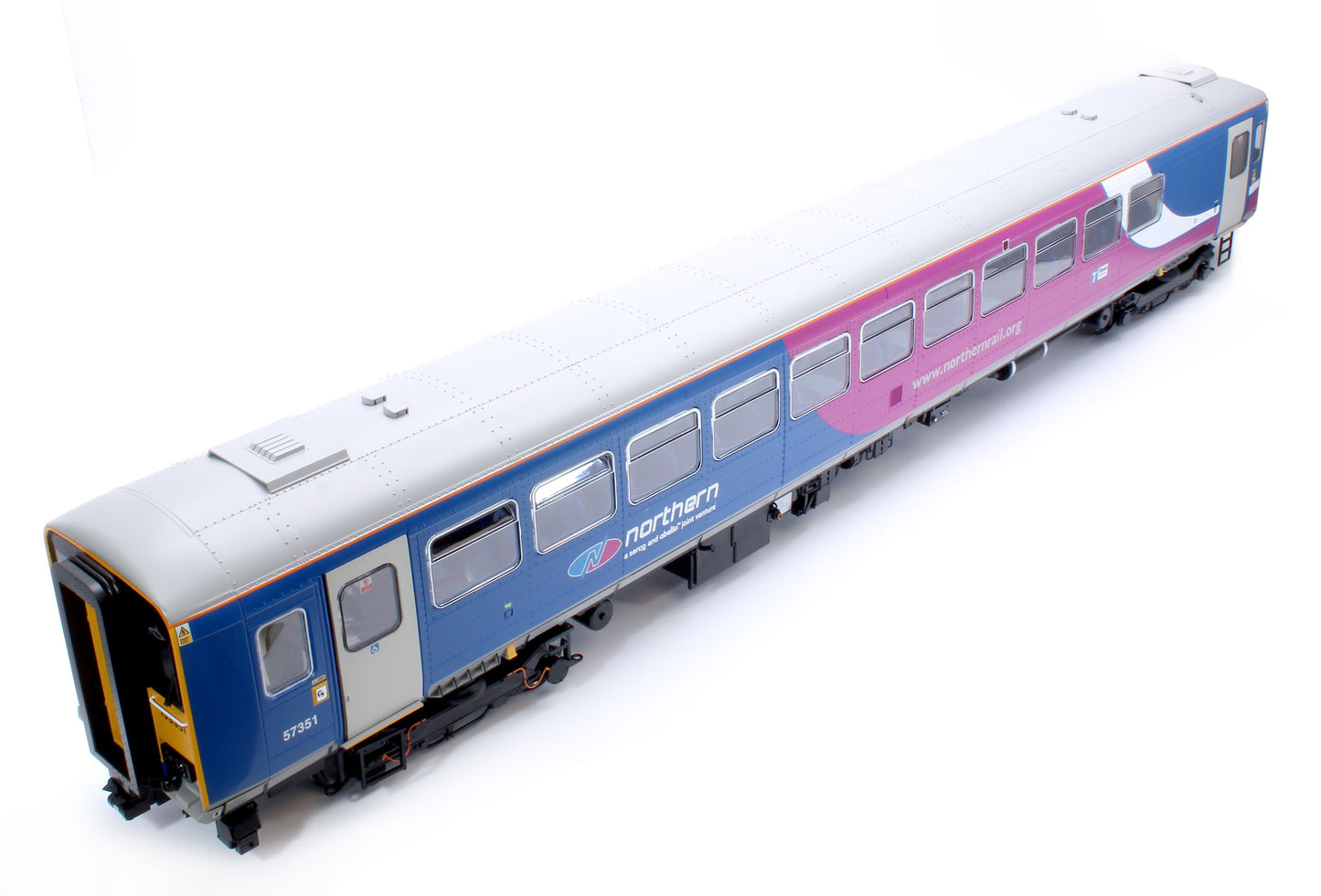 Class 153 Northern ‘Swoosh’ 153351 Diesel Locomotive