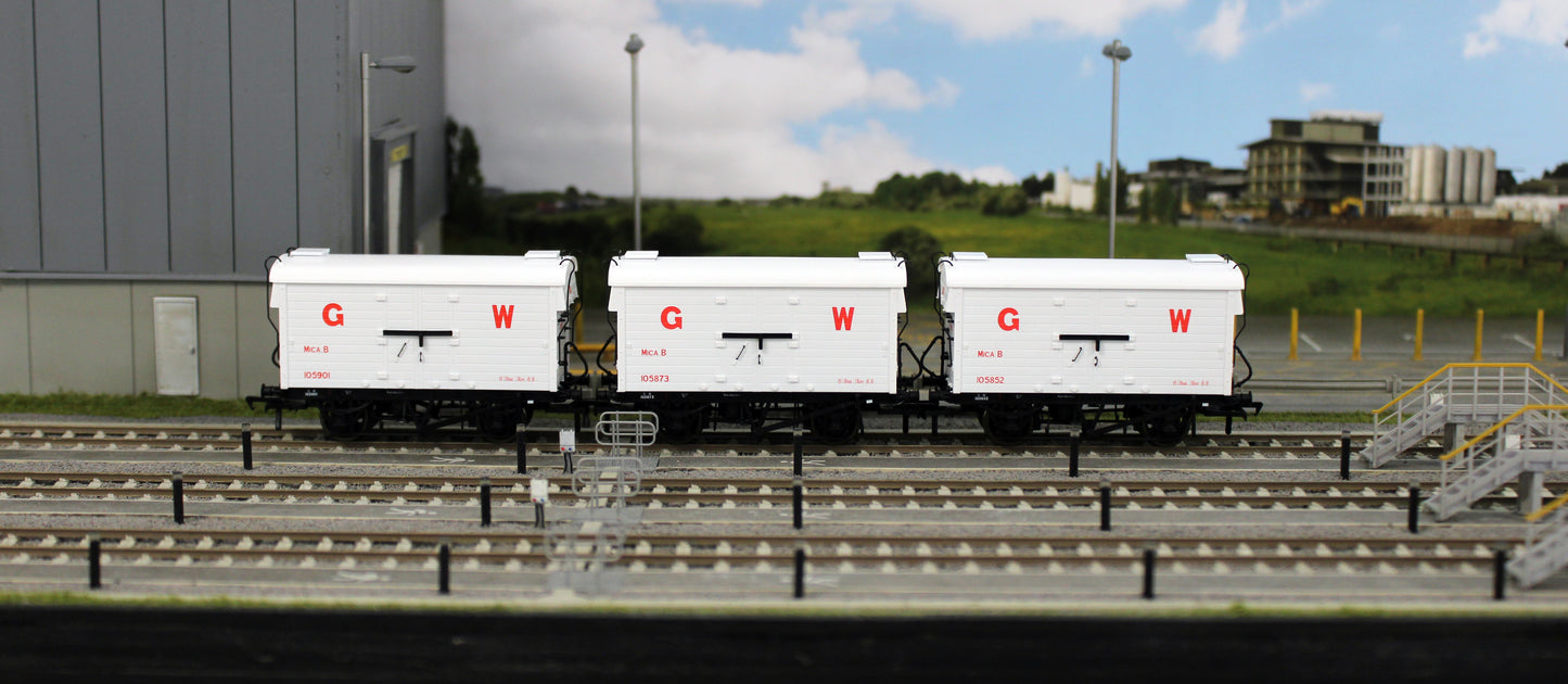KRM-MICA-OO-A GWR ‘Mica B’ Refrigerated Meat Van - SVR Preserved Wagons - Pack of 3
