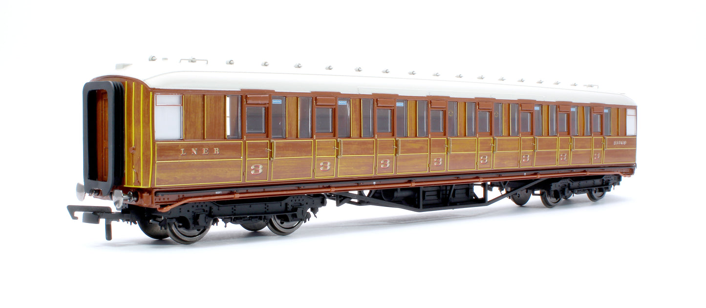 LNER Gresley Corridor Teak Coaches 3rd class No.31869