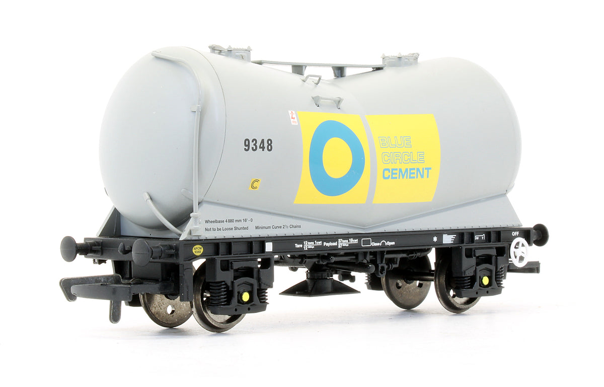 Pre-Owned R6253A Set Of 3 VEE Tank Wagons 'Blue Circle Cement'