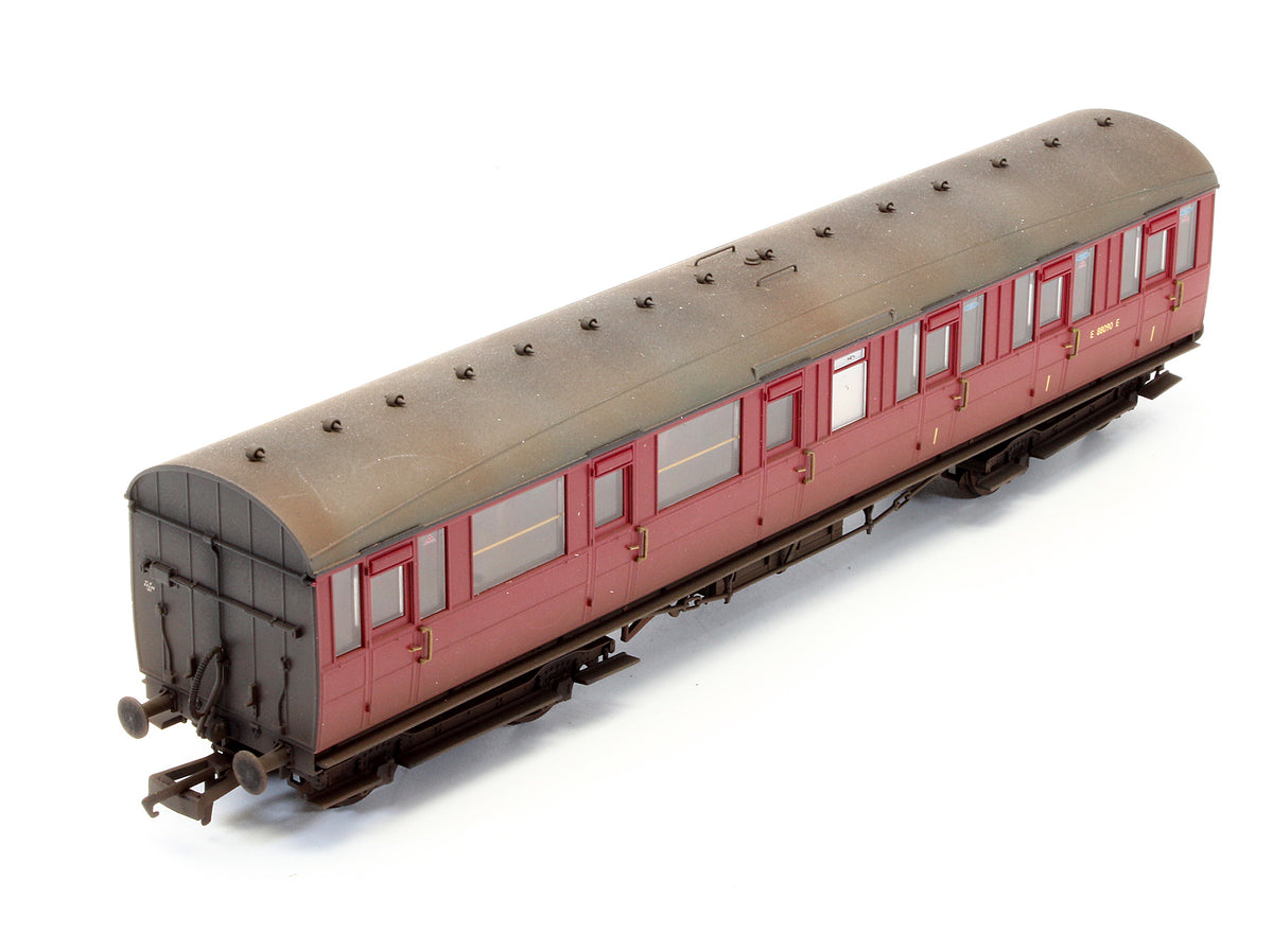 Pre-Owned BR Gresley Suburban Lavatory Composite Coach 'E88090E' - Custom Weathered