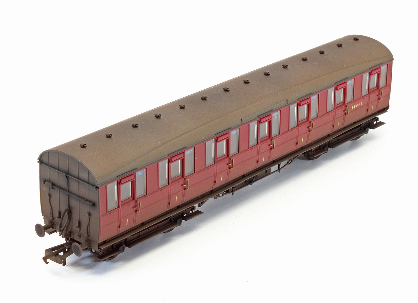 Pre-Owned R4519 BR Gresley Suburban 1st Class Coach 'E81025E' - Custom Weathered