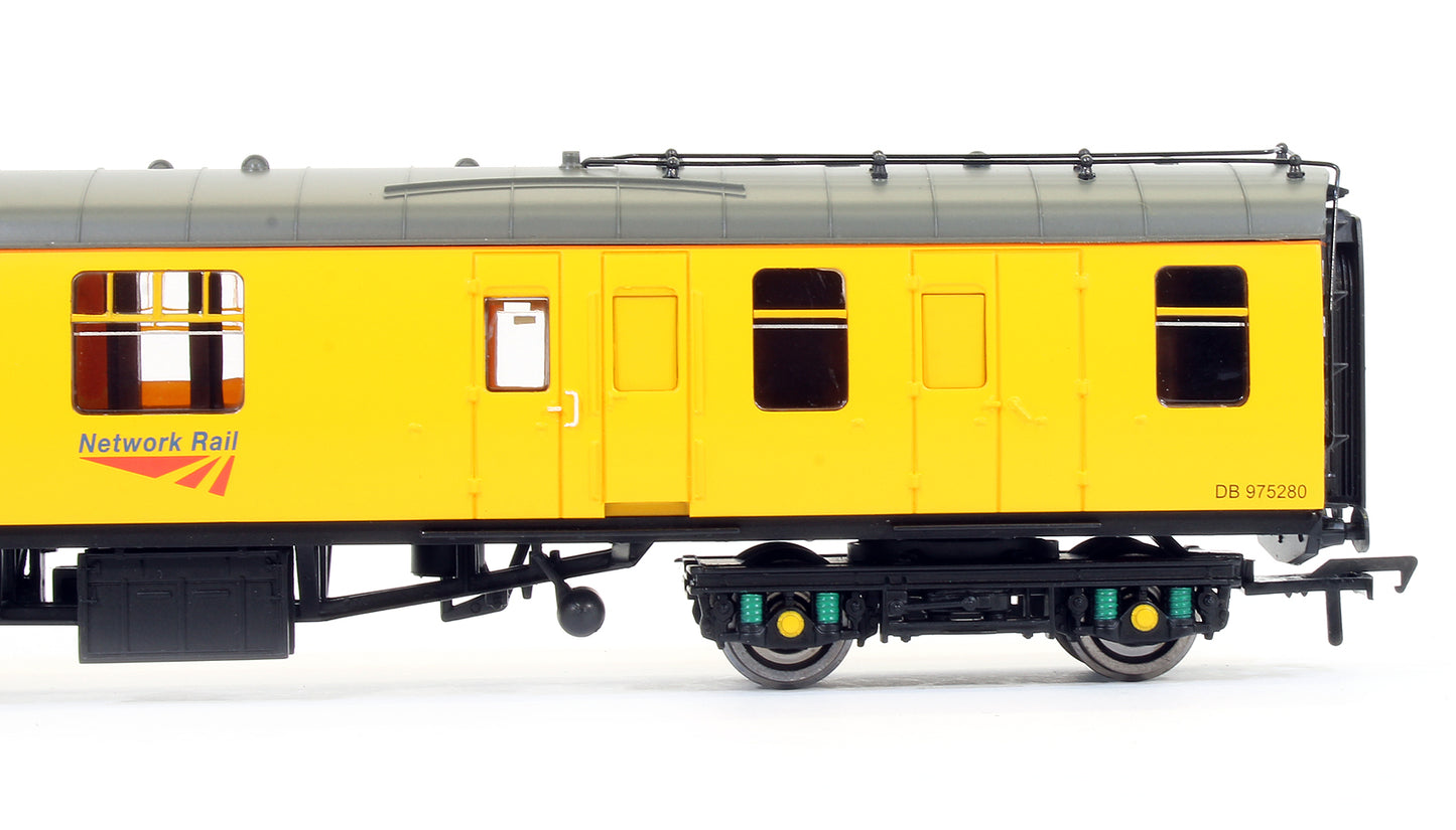 Pre-Owned 39-225Z BR MK1 Generator & Staff Coach Network Rail