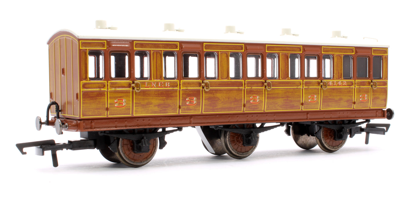 6 Wheel Coach 3rd Class LNER 4142 with Fitted Lights