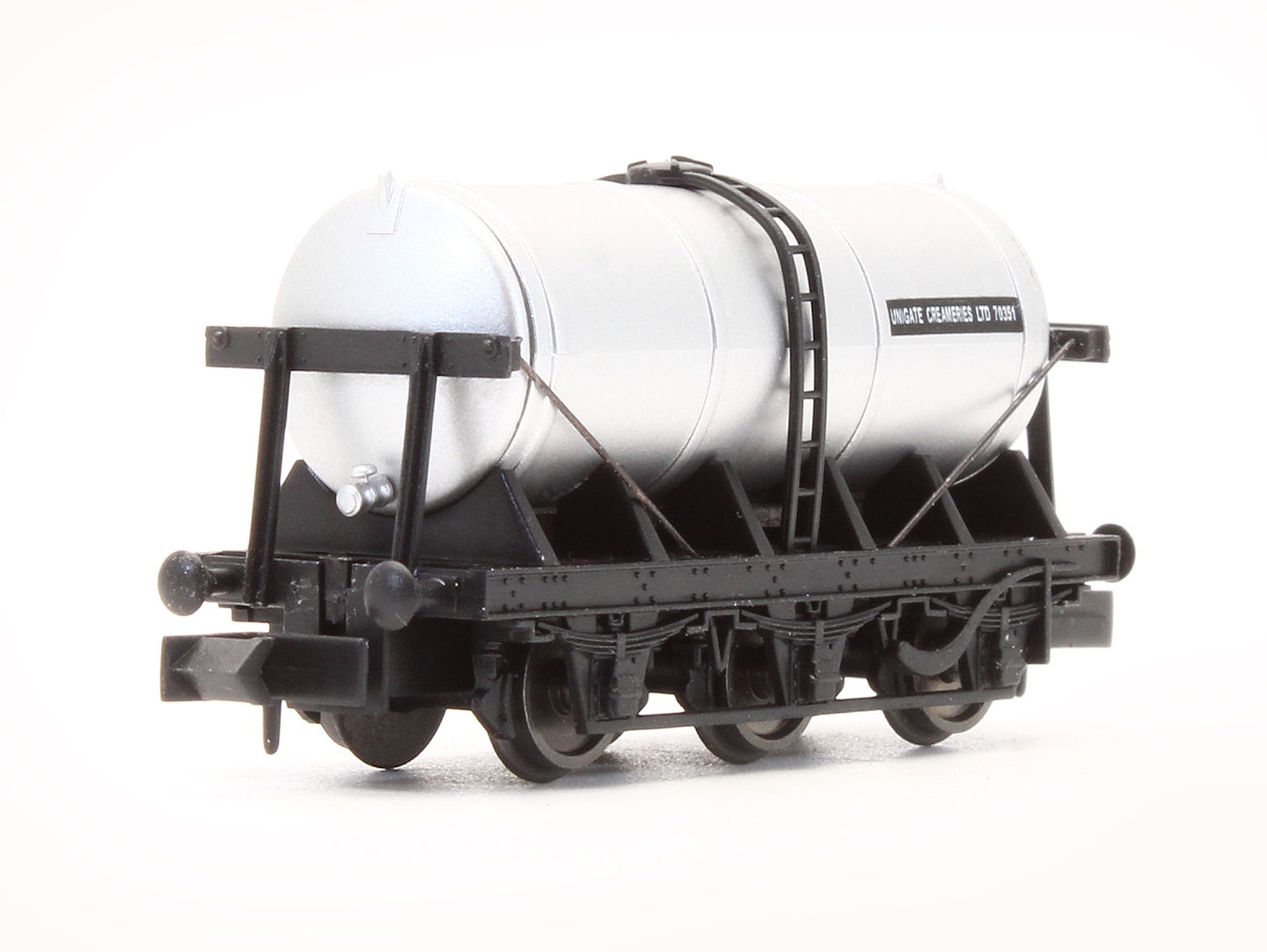 Pre-Owned 2F-031-011 6 Wheel Milk Tank Wagon 'Unigate Creameries Ltd' 70351