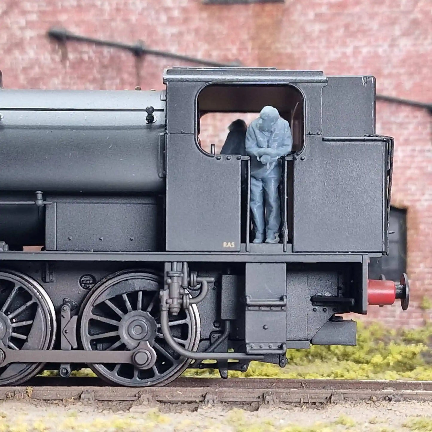 N Gauge Loco Specific Crew - J94 Austerity BR Crew Pack 1