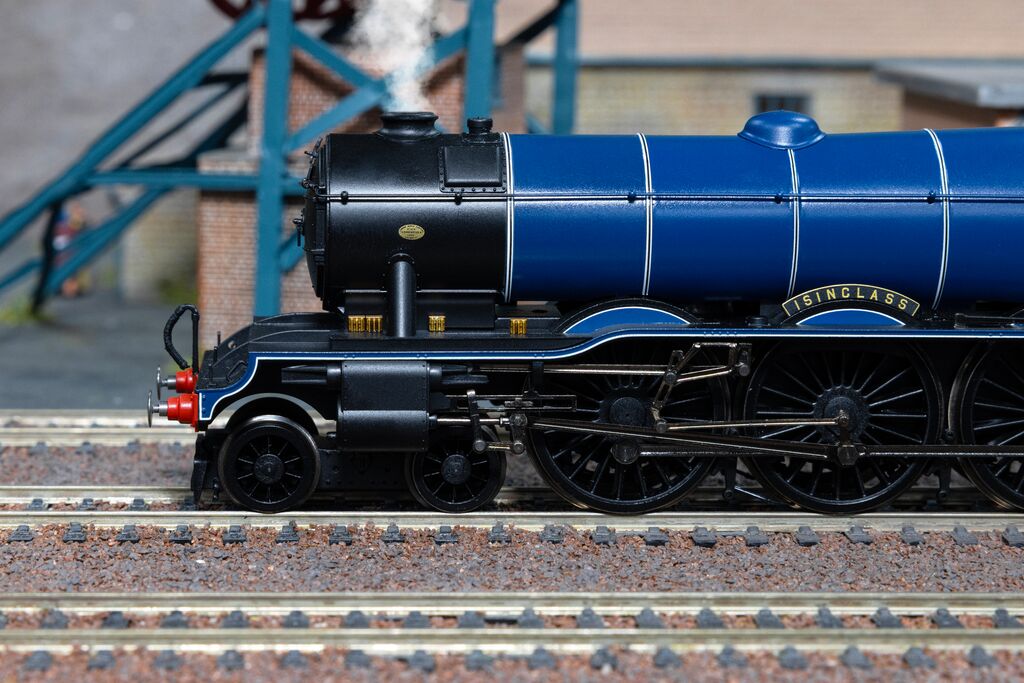 R30476SS Class A3 4-6-2 BR Blue 60063 "Isinglass" Steam Locomotive - DCC Sound & Smoke