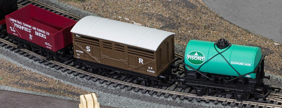 R60353 RailRoad Triple Wagon Pack - Open Wagon, Tank Wagon & Cattle Van