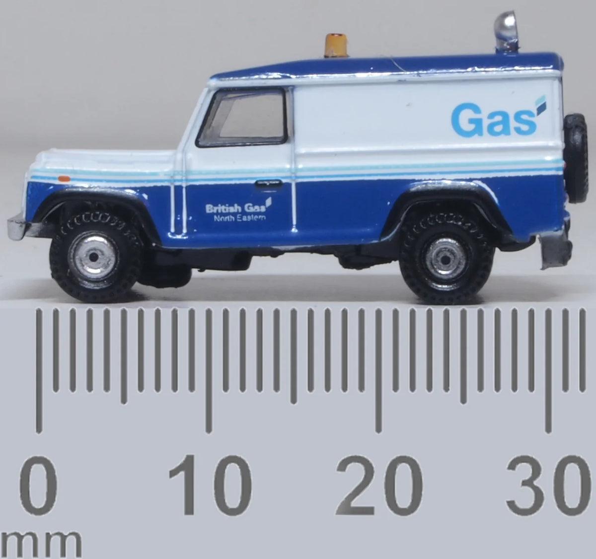 NDEF019 Land Rover Defender LWB British Gas