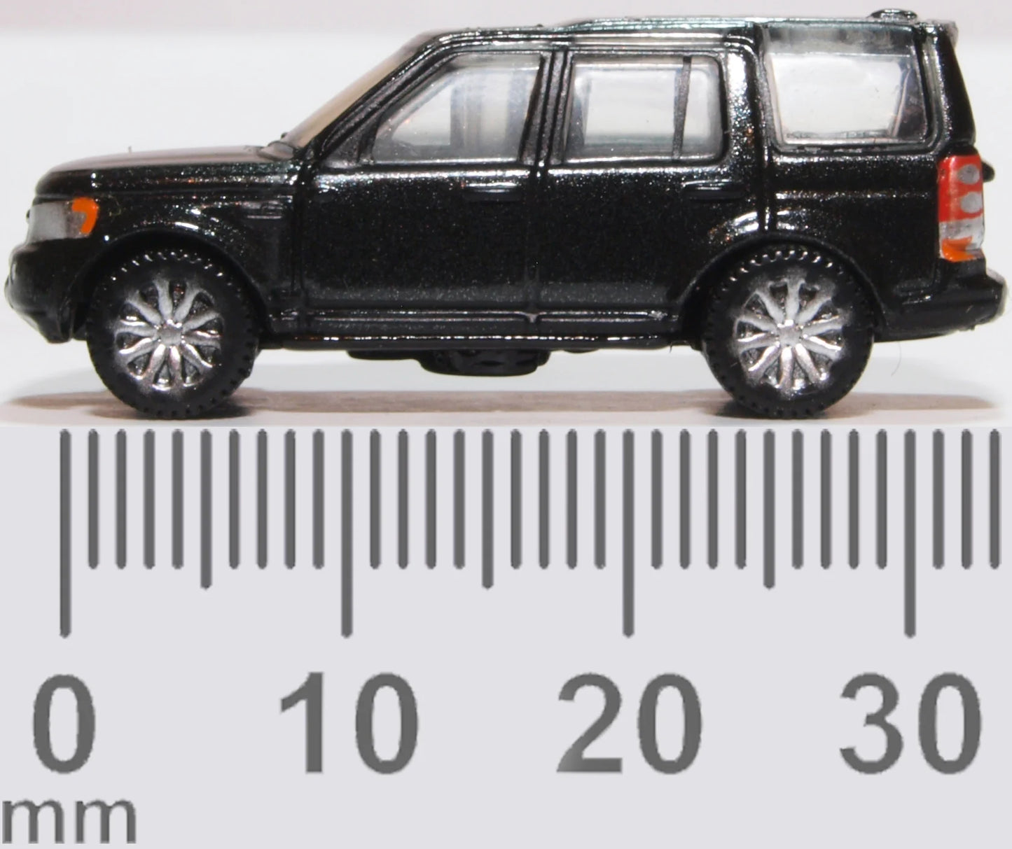 Land Rover Discovery 4 Santorini Black