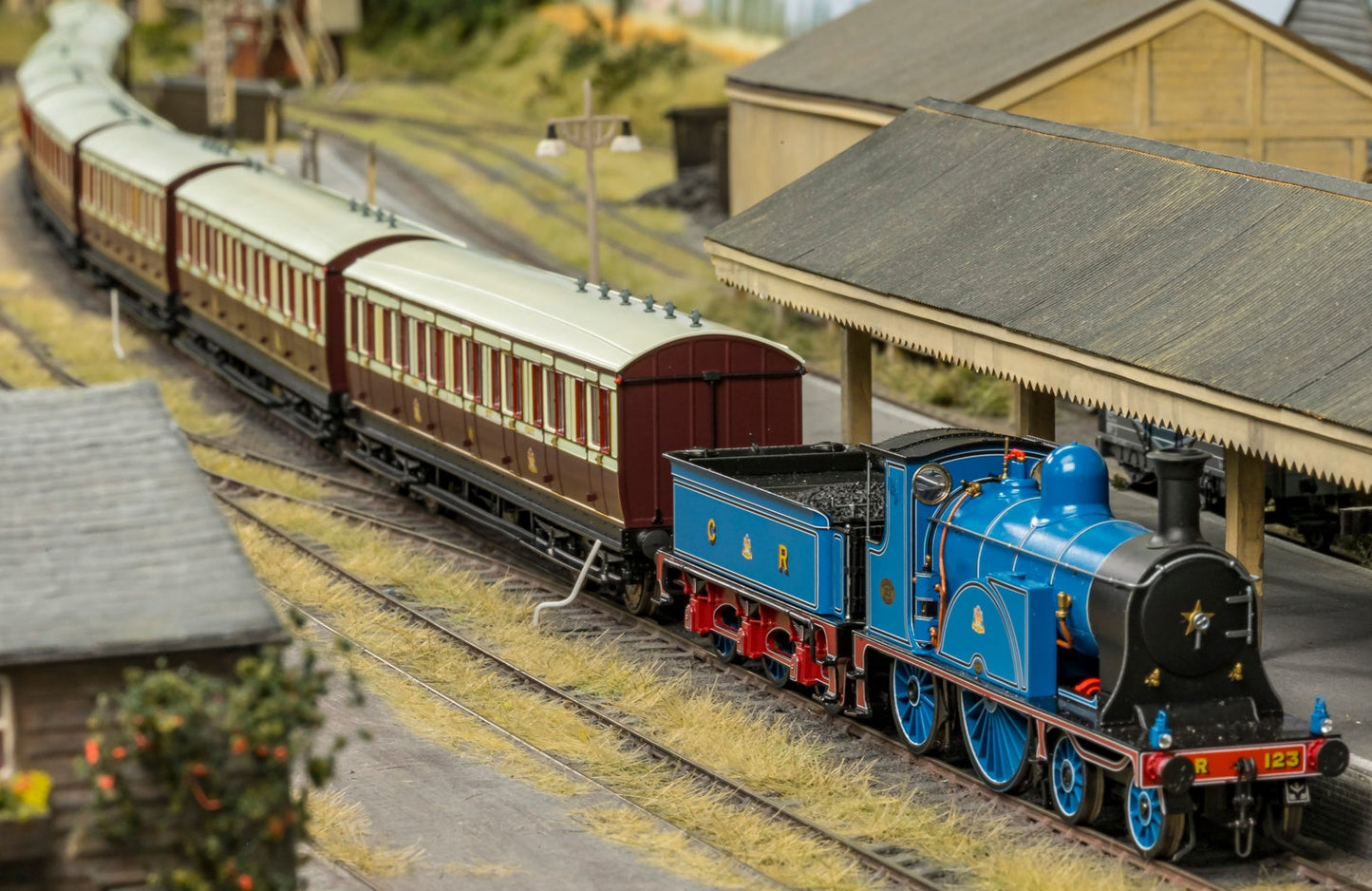 978109 ‘Evolution’ 48’ Caledonian Railway Purple Madder and White Third No.1074