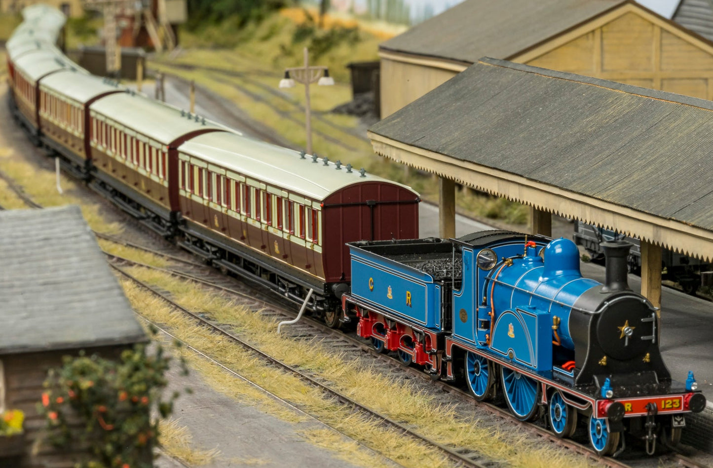978112 ‘Evolution’ 48’ Caledonian Railway Purple Madder and White Full brake No.34