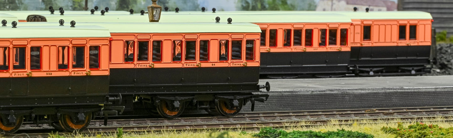 978103 ‘Evolution’ 48’ London and South Western Railway Salmon and Brown Third No.1309