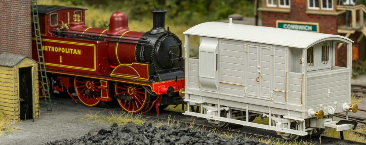 820016 LSWR/WD 20T Brake Van - No. 601834 LNER Oxide (post-36)