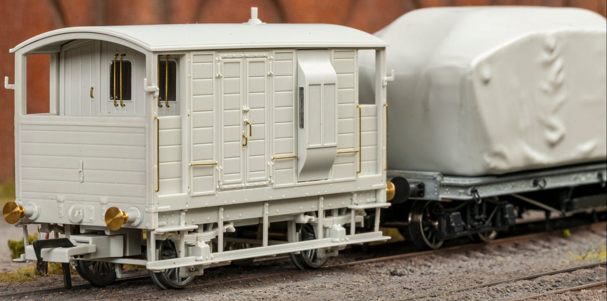 820007 LSWR/WD 20T Brake Van - No. 28 Metropolitan Grey