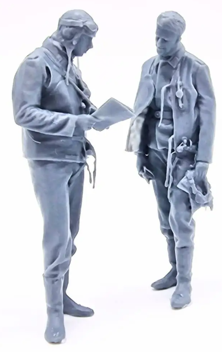 1:76 Scale - World War Two - Luftwaffe Pilots Reading Map