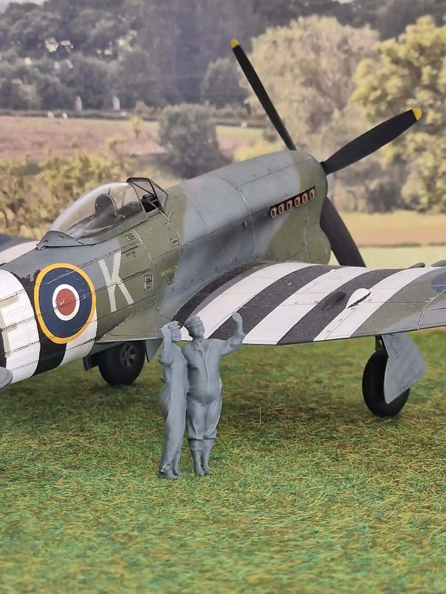 1:48 Scale RAF Through the Ages - World War Two - WAAFs Waving