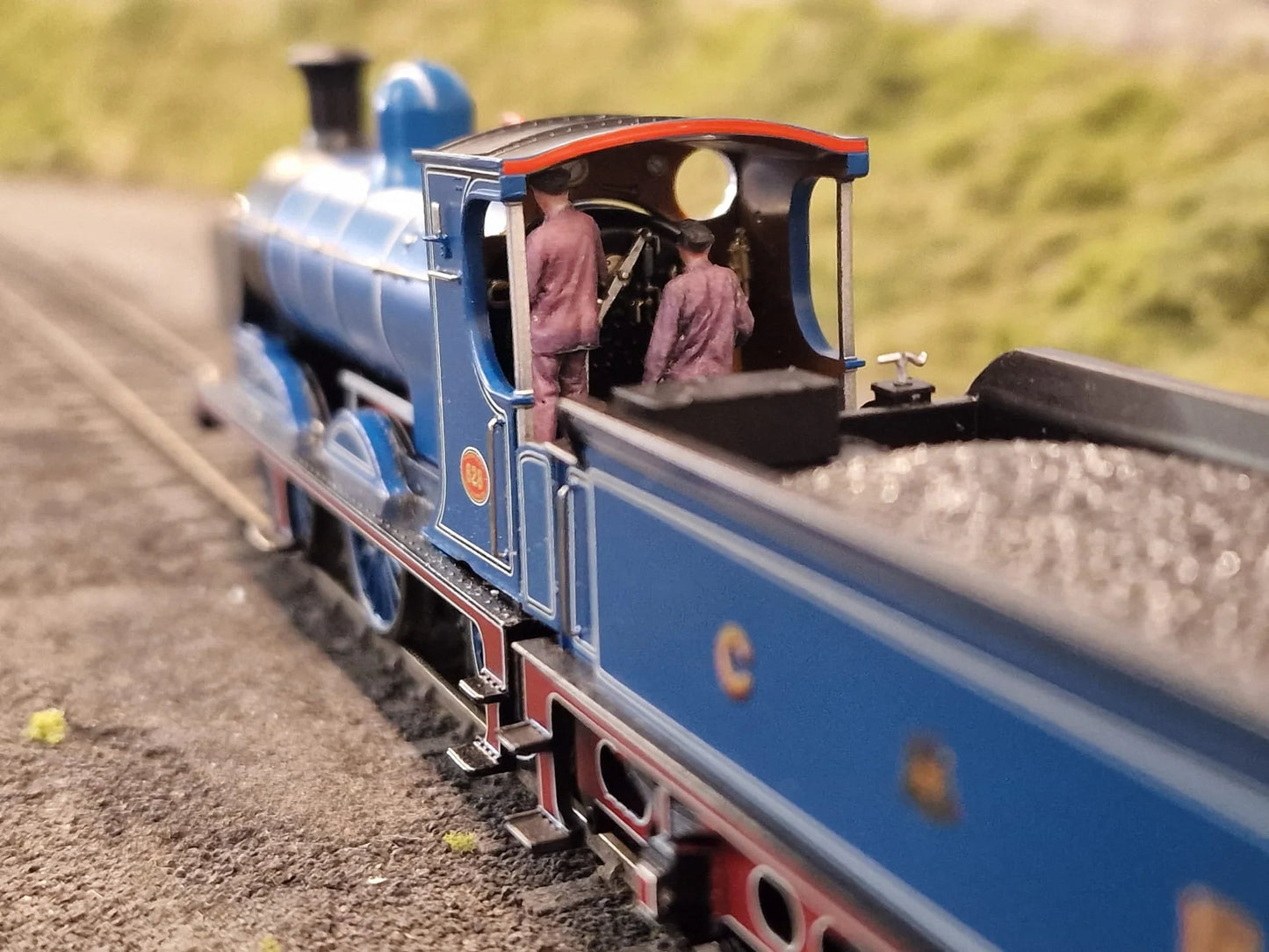 80700-076C OO Gauge BR Loco Crew LHD Pack 1