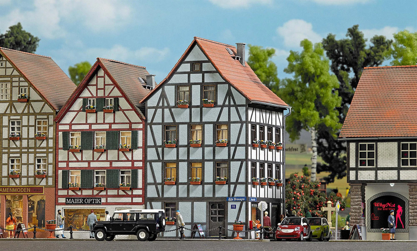 BUS1536 Old Town Corner House
