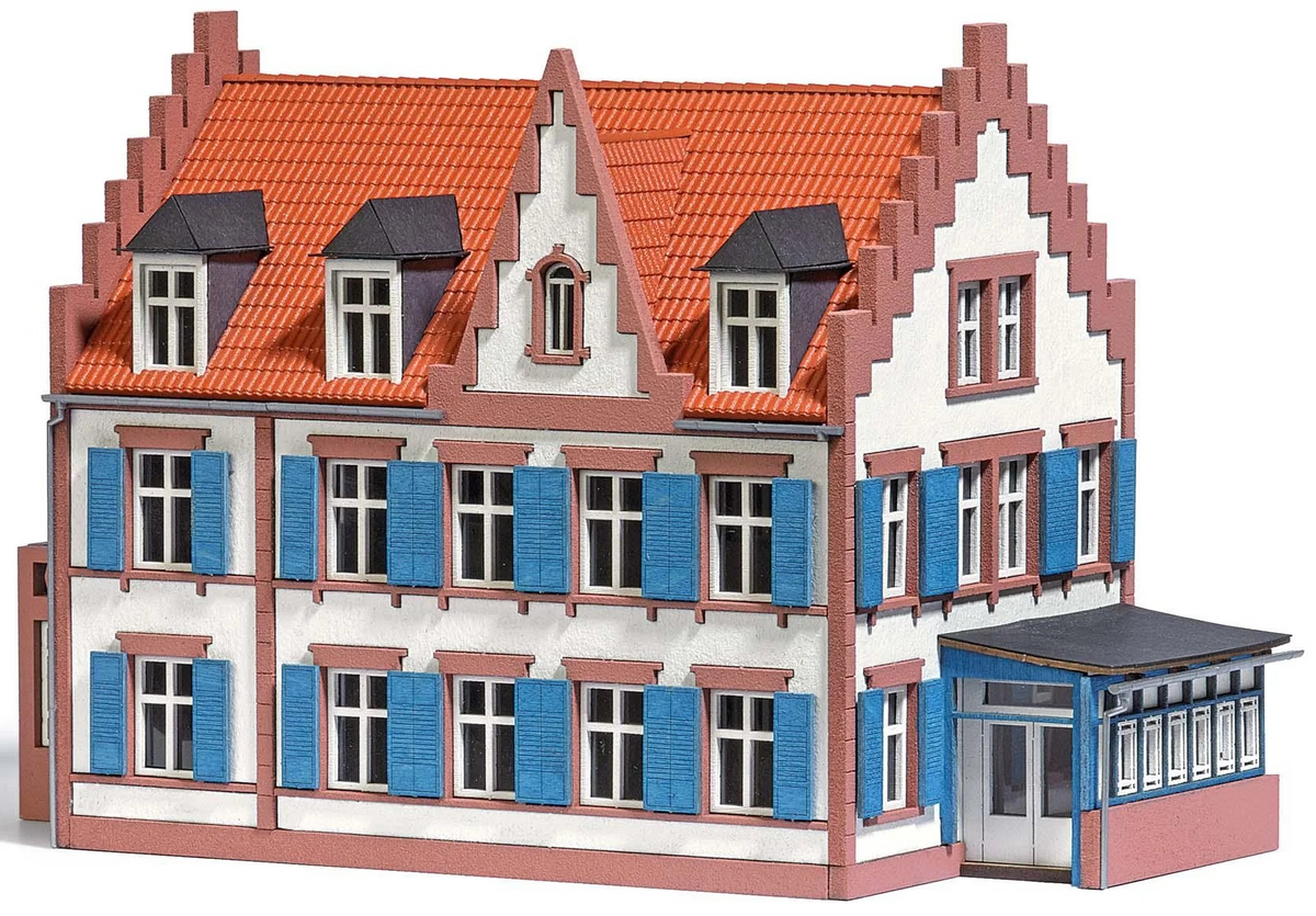 BUS1673 Carl Benz house