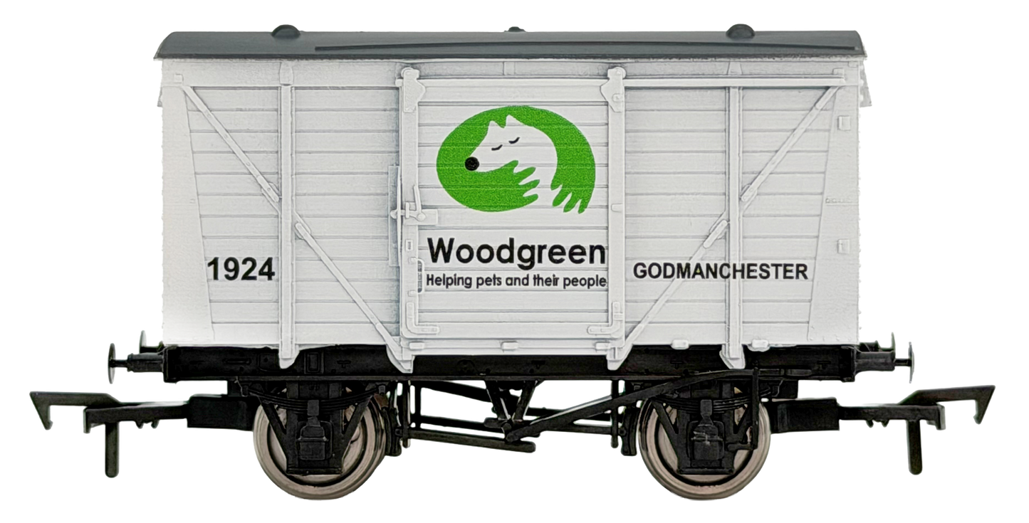 4F-011-189 Ventilated Van Woodgreen Animal Charity - Weathered