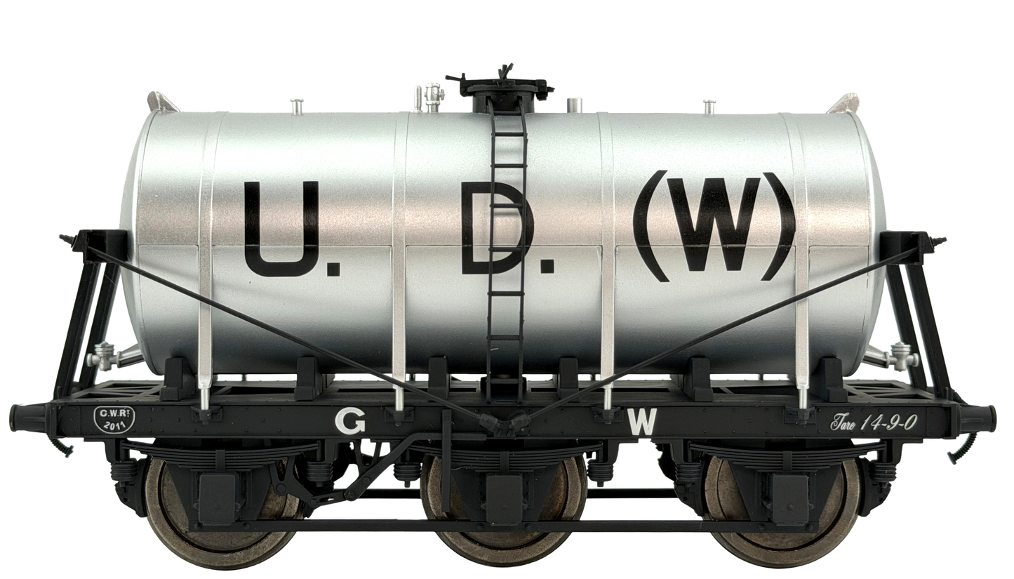7F-031-013 6 Wheel Milk Tanker United Dairy Wholesale (UDW) 2011