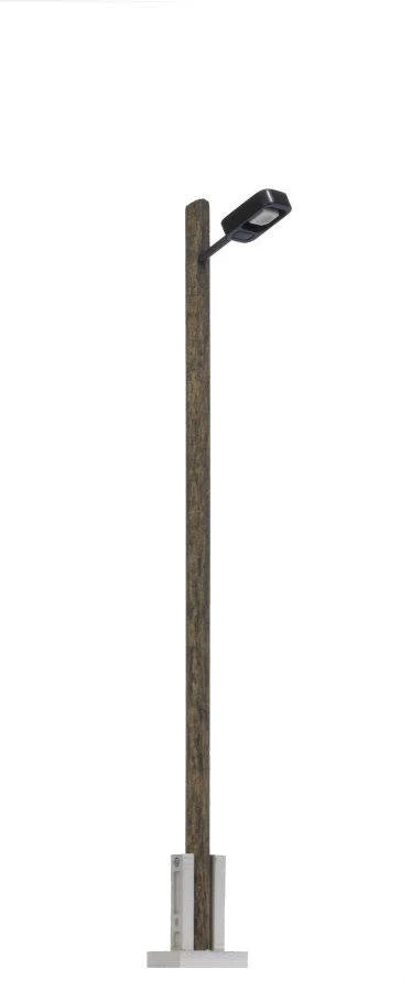 BUS4159 Street lamp on wooden pole