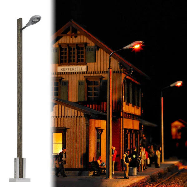 BUS4134 Street light with wooden pole